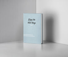 Lade das Bild in den Galerie-Viewer, Enjoy the little things - individueller Jahresplaner (Buch)
